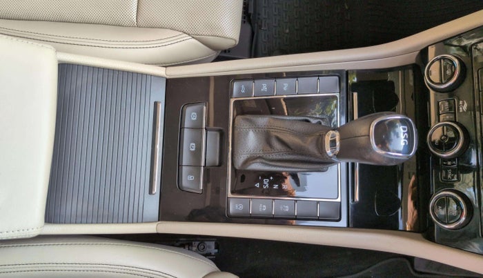 2021 Skoda Superb L&K 2.0 TSI AT, Petrol, Automatic, 33,492 km, Gear Lever