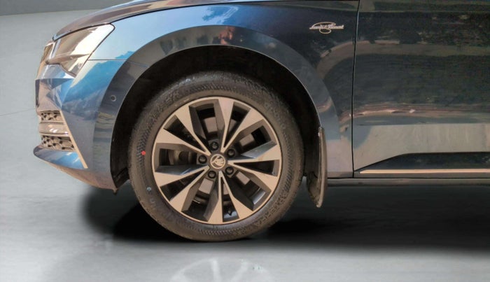 2021 Skoda Superb L&K 2.0 TSI AT, Petrol, Automatic, 33,492 km, Left Front Wheel
