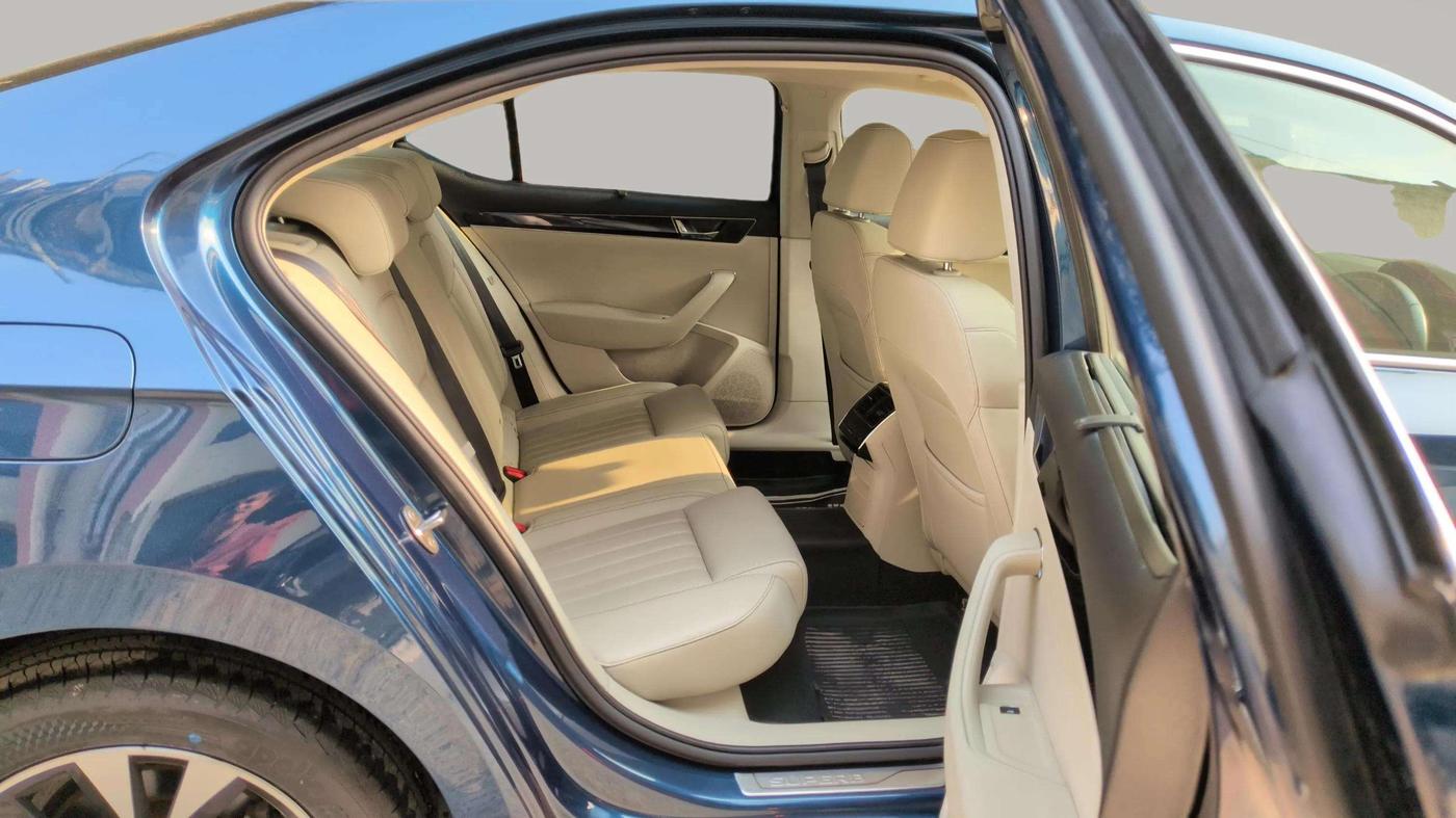 2021 Skoda Superb L&K 2.0 TSI AT, Petrol, Automatic, 33,492 km, Right Side Rear Door Cabin