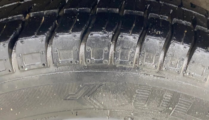 2017 Maruti Alto 800 LXI, Petrol, Manual, 70,340 km, Right Front Tyre Tread