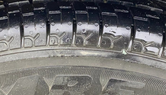 2017 Maruti Alto 800 LXI, Petrol, Manual, 70,340 km, Left Front Tyre Tread