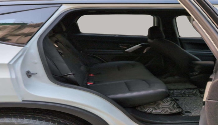 2024 Tata Harrier FEARLESS PLUS DUAL TONE AT, Diesel, Automatic, 19,734 km, Right Side Rear Door Cabin