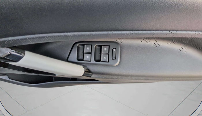 2024 Tata Harrier FEARLESS PLUS DUAL TONE AT, Diesel, Automatic, 19,734 km, Driver Side Door Panels Control