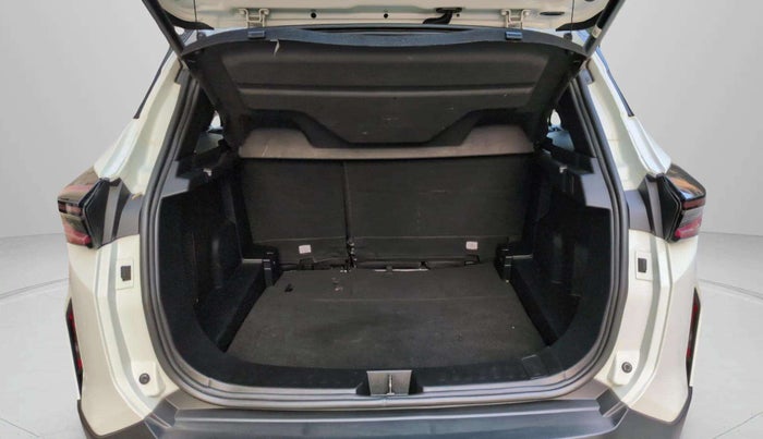 2024 Tata Harrier FEARLESS PLUS DUAL TONE AT, Diesel, Automatic, 19,734 km, Boot Inside