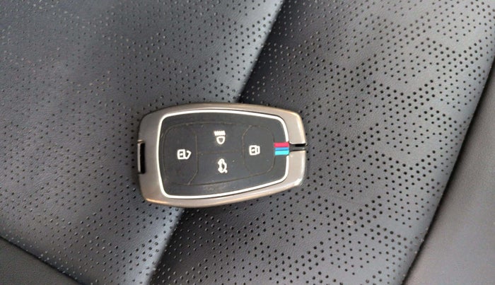 2024 Tata Harrier FEARLESS PLUS DUAL TONE AT, Diesel, Automatic, 19,734 km, Key Close Up