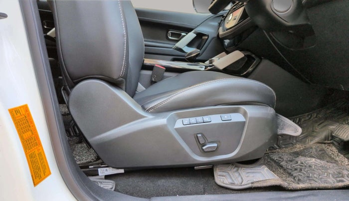 2024 Tata Harrier FEARLESS PLUS DUAL TONE AT, Diesel, Automatic, 19,734 km, Driver Side Adjustment Panel