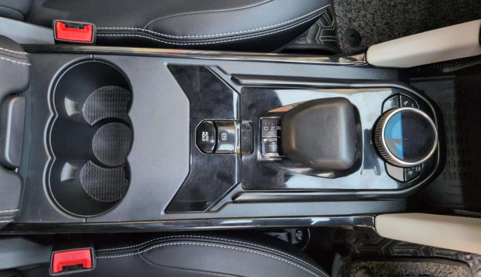 2024 Tata Harrier FEARLESS PLUS DUAL TONE AT, Diesel, Automatic, 19,734 km, Gear Lever