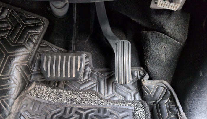 2024 Tata Harrier FEARLESS PLUS DUAL TONE AT, Diesel, Automatic, 19,734 km, Pedals