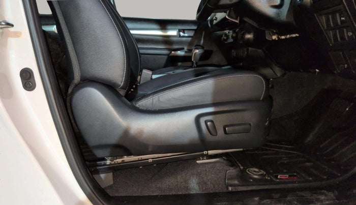 2024 Toyota HILUX HIGH 4X4 AT, Diesel, Automatic, 10,070 km, Driver Side Adjustment Panel