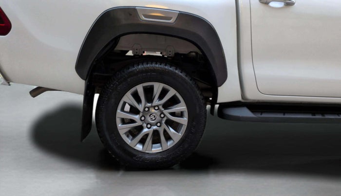 2024 Toyota HILUX HIGH 4X4 AT, Diesel, Automatic, 10,070 km, Right Rear Wheel