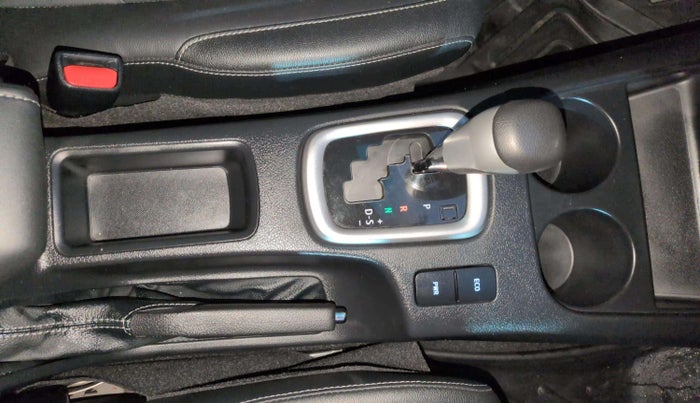 2024 Toyota HILUX HIGH 4X4 AT, Diesel, Automatic, 10,070 km, Gear Lever