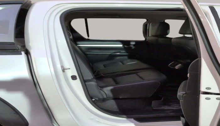 2024 Toyota HILUX HIGH 4X4 AT, Diesel, Automatic, 10,070 km, Right Side Rear Door Cabin