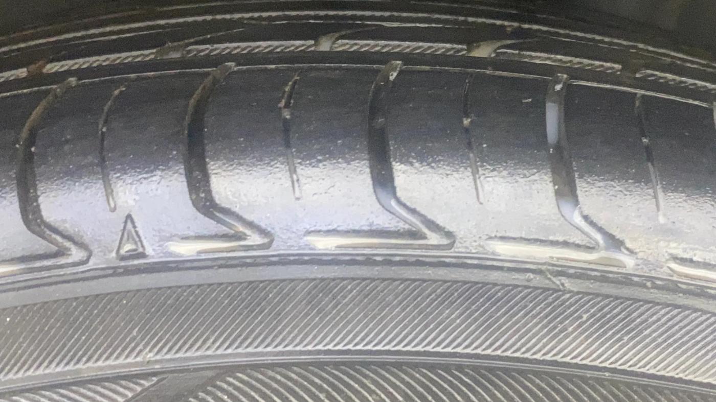 2015 Volkswagen Vento COMFORTLINE 1.6, Petrol, Manual, 45,335 km, Left Rear Tyre Tread