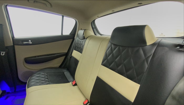 2012 Hyundai i20 MAGNA O 1.2, Petrol, Manual, 45,535 km, Right Side Rear Door Cabin