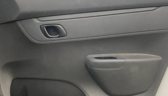 2016 Renault Kwid RXT 0.8, CNG, Manual, 84,648 km, Driver Side Door Panels Control