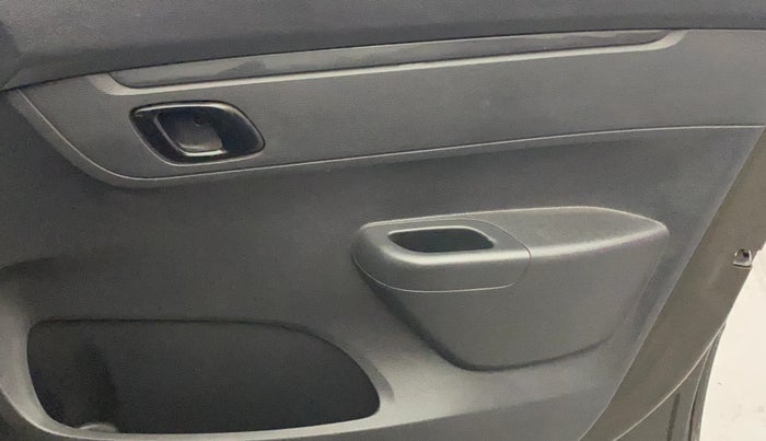 2016 Renault Kwid RXT 0.8 (O), Petrol, Manual, 91,411 km, Driver Side Door Panels Control