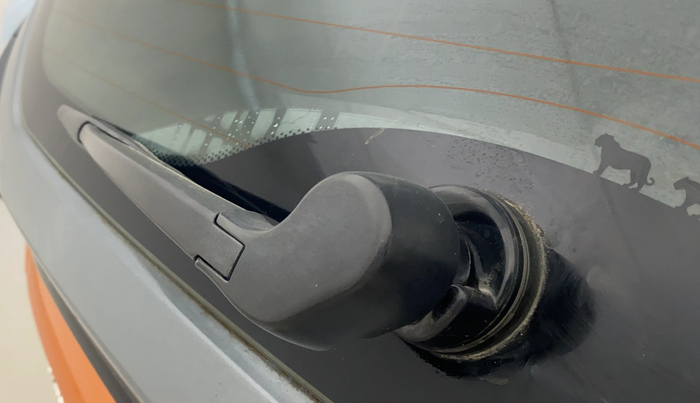 2018 Tata NEXON XZA PLUS PETROL DUAL TONE, Petrol, Automatic, 76,932 km, Rear Wiper