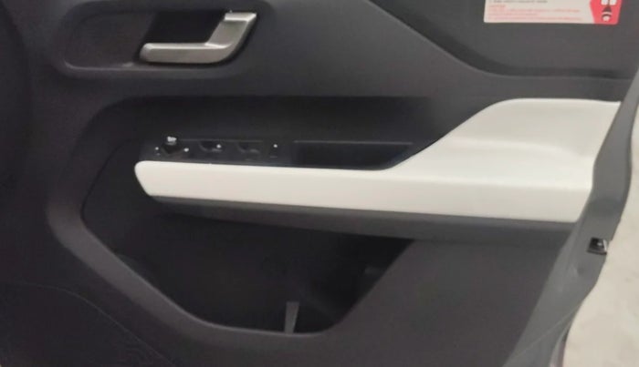 2024 Tata PUNCH CREATIVE  AMT, Petrol, Automatic, 10,180 km, Driver Side Door Panels Control