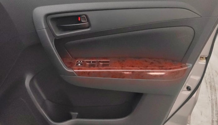 2017 Maruti Vitara Brezza VDI (O), Diesel, Manual, 79,525 km, Driver Side Door Panels Control