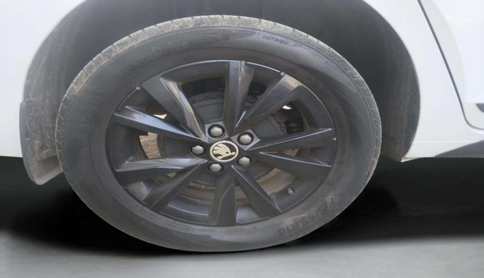 2024 Skoda SLAVIA AMBITION 1.0L TSI MT, Petrol, Manual, 18,401 km, Right Rear Wheel