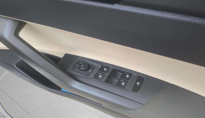 2024 Skoda SLAVIA AMBITION 1.0L TSI MT, Petrol, Manual, 18,401 km, Driver Side Door Panels Control