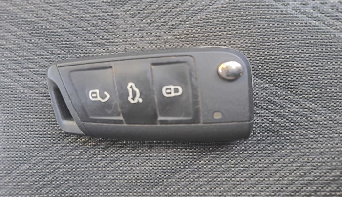 2024 Skoda SLAVIA AMBITION 1.0L TSI MT, Petrol, Manual, 18,401 km, Key Close Up