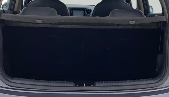 2017 Hyundai Grand i10 MAGNA AT 1.2 KAPPA VTVT, Petrol, Automatic, 33,435 km, Boot Inside