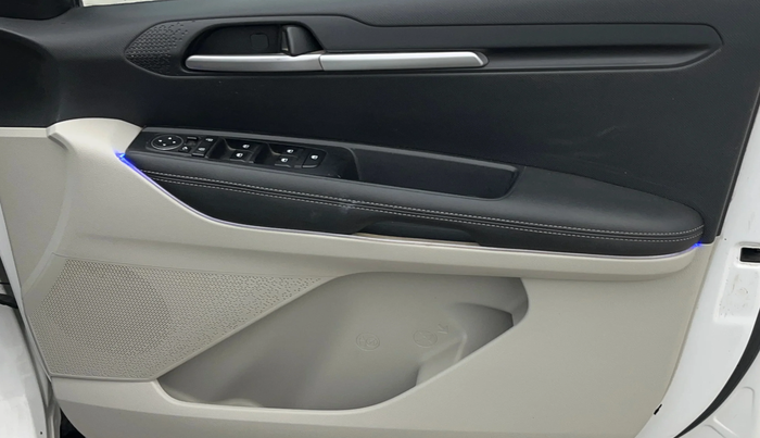 2021 KIA SONET HTX 1.0 IMT, Petrol, Manual, 27,014 km, Driver Side Door Panels Control