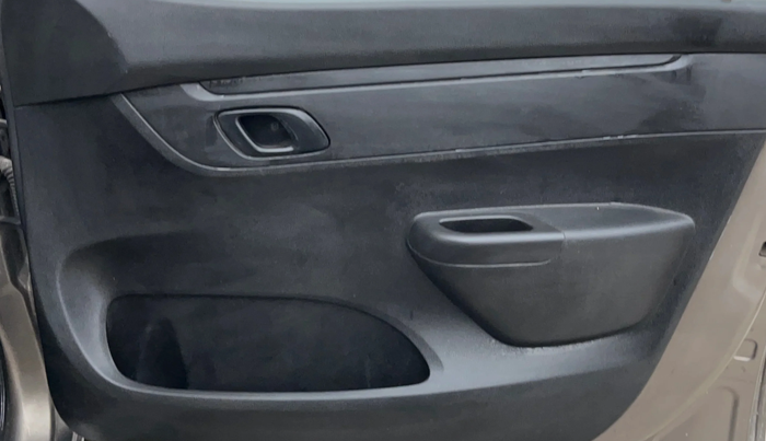 2018 Renault Kwid RXT 0.8, Petrol, Manual, 47,253 km, Driver Side Door Panels Control