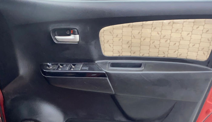2017 Maruti Wagon R 1.0 VXI, Petrol, Manual, 35,930 km, Driver Side Door Panels Control