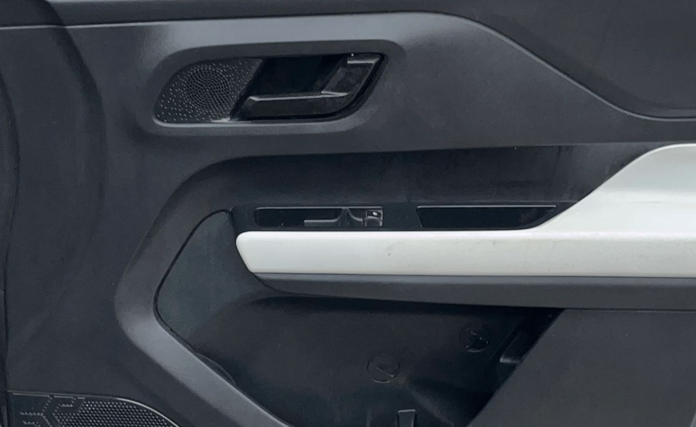 2023 Tata PUNCH PURE MT, Petrol, Manual, 69,649 km, Driver Side Door Panels Control