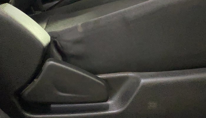 2022 Renault Kwid RXT 1.0, Petrol, Manual, 31,728 km, Driver Side Adjustment Panel