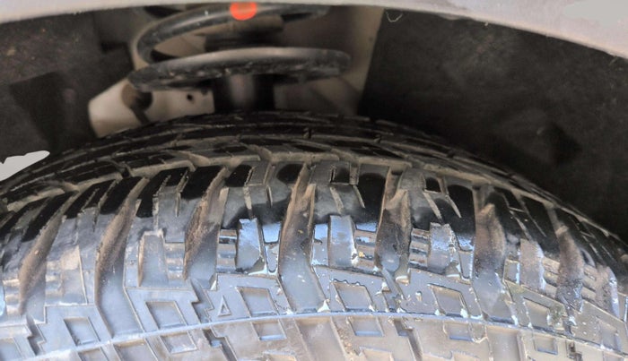 2022 Mahindra XUV700 AX 5 P MT 7 STR, Petrol, Manual, 41,024 km, Right Front Tyre Tread