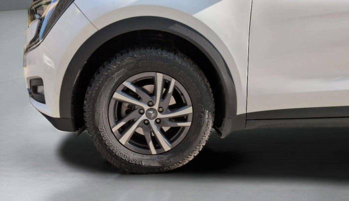 2022 Mahindra XUV700 AX 5 P MT 7 STR, Petrol, Manual, 41,024 km, Left Front Wheel