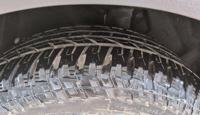 2022 Mahindra XUV700 AX 5 P MT 7 STR, Petrol, Manual, 41,024 km, Left Front Tyre Tread