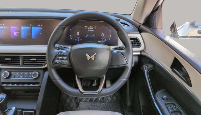 2022 Mahindra XUV700 AX 5 P MT 7 STR, Petrol, Manual, 41,024 km, Steering Wheel Close Up
