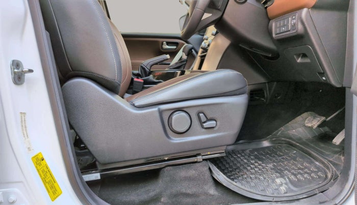 2024 Mahindra SCORPIO-N Z8 L PETROL AT 7 STR, Petrol, Automatic, 5,142 km, Driver Side Adjustment Panel