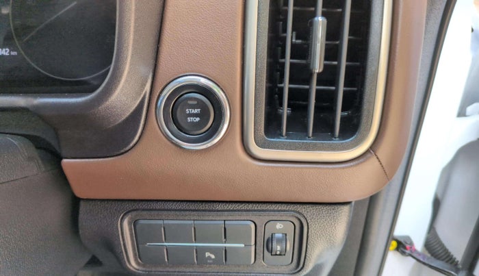 2024 Mahindra SCORPIO-N Z8 L PETROL AT 7 STR, Petrol, Automatic, 5,142 km, Keyless Start/ Stop Button