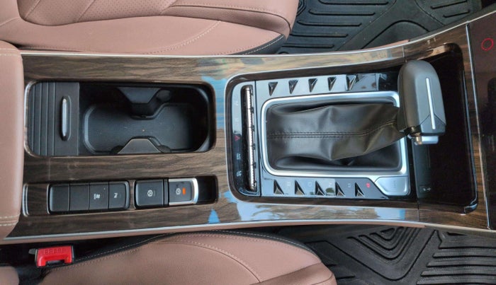 2024 MG HECTOR PLUS SAVVY PRO 1.5 TURBO CVT 6 STR, Petrol, Automatic, 3,244 km, Gear Lever