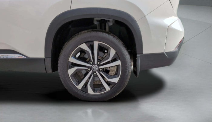 2024 MG HECTOR PLUS SAVVY PRO 1.5 TURBO CVT 6 STR, Petrol, Automatic, 3,244 km, Left Rear Wheel