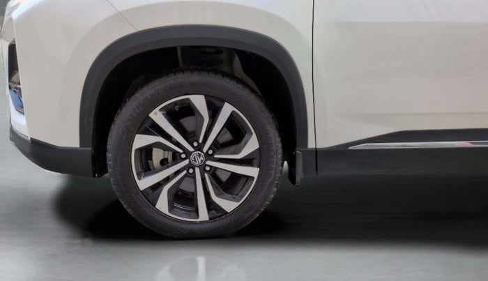 2024 MG HECTOR PLUS SAVVY PRO 1.5 TURBO CVT 6 STR, Petrol, Automatic, 3,244 km, Left Front Wheel