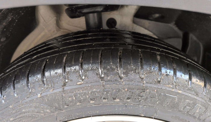 2024 MG HECTOR PLUS SAVVY PRO 1.5 TURBO CVT 6 STR, Petrol, Automatic, 3,244 km, Right Front Tyre Tread