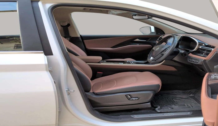 2024 MG HECTOR PLUS SAVVY PRO 1.5 TURBO CVT 6 STR, Petrol, Automatic, 3,244 km, Right Side Front Door Cabin