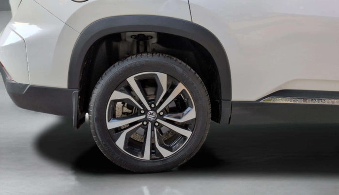 2024 MG HECTOR PLUS SAVVY PRO 1.5 TURBO CVT 6 STR, Petrol, Automatic, 3,244 km, Right Rear Wheel