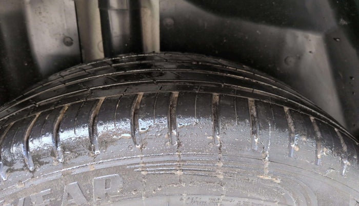 2024 MG HECTOR PLUS SAVVY PRO 1.5 TURBO CVT 6 STR, Petrol, Automatic, 3,244 km, Left Front Tyre Tread