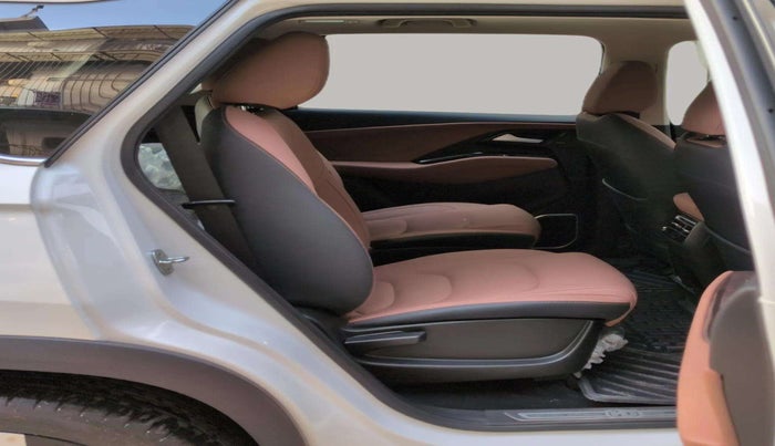 2024 MG HECTOR PLUS SAVVY PRO 1.5 TURBO CVT 6 STR, Petrol, Automatic, 3,244 km, Right Side Rear Door Cabin