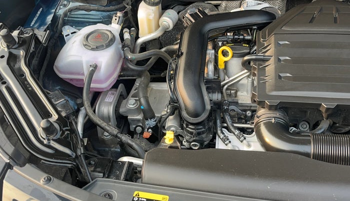 2025 Skoda KUSHAQ  Signature 1.0L TSI MT , Petrol, Manual, 4,742 km, Engine View - Right