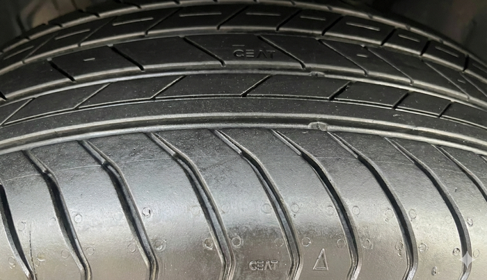 2025 Skoda KUSHAQ  Signature 1.0L TSI MT , Petrol, Manual, 4,742 km, Right Rear Tyre Tread