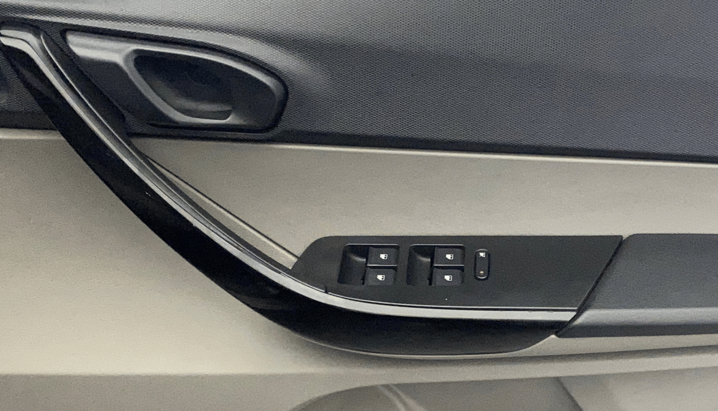 2017 Tata Tiago XT PETROL, Petrol, Manual, 26,993 km, Driver Side Door Panels Control