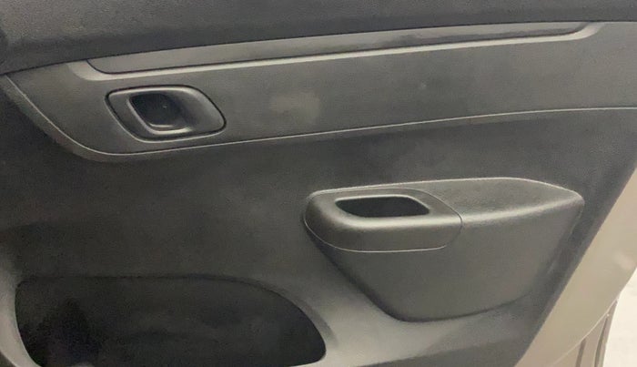 2017 Renault Kwid RXT 1.0 AMT (O), Petrol, Automatic, 31,419 km, Driver Side Door Panels Control